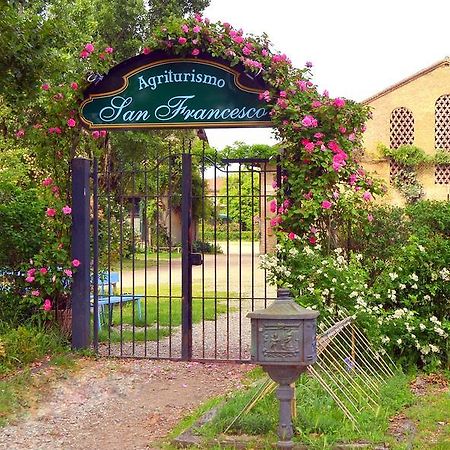 Agriturismo Borgo San Francesco Basiglio Exterior foto