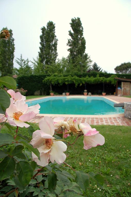Agriturismo Borgo San Francesco Basiglio Exterior foto